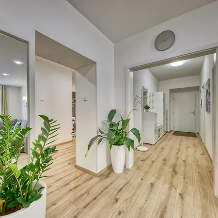 Le Monde - Amazing 5bdr In Downtown * براتسيلافا