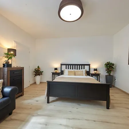 Le Monde - Amazing 5bdr In Downtown * Pozsony