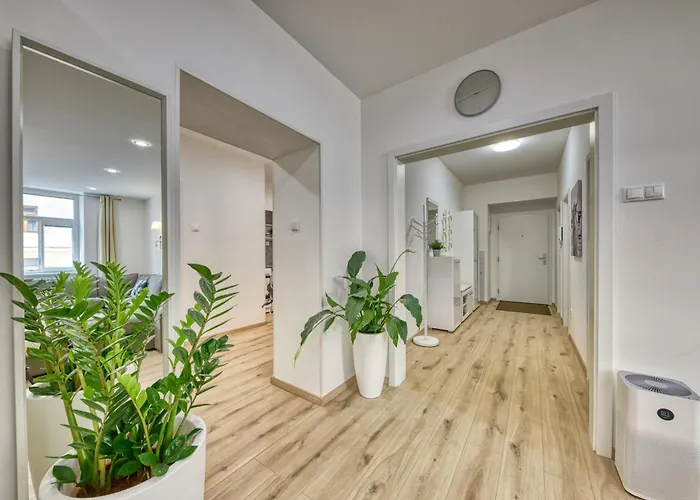 Le Monde - Amazing 5bdr In Downtown * ブラチスラヴァ
